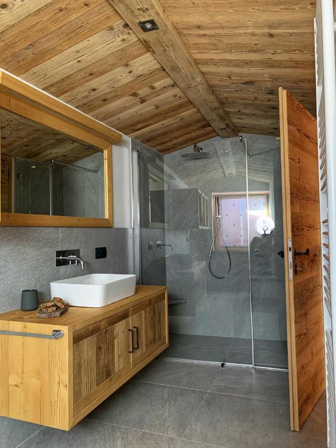 Grizzly Haus & Frosch Restaurant - Teritoria Bed and Breakfast Varena Exteriör bild