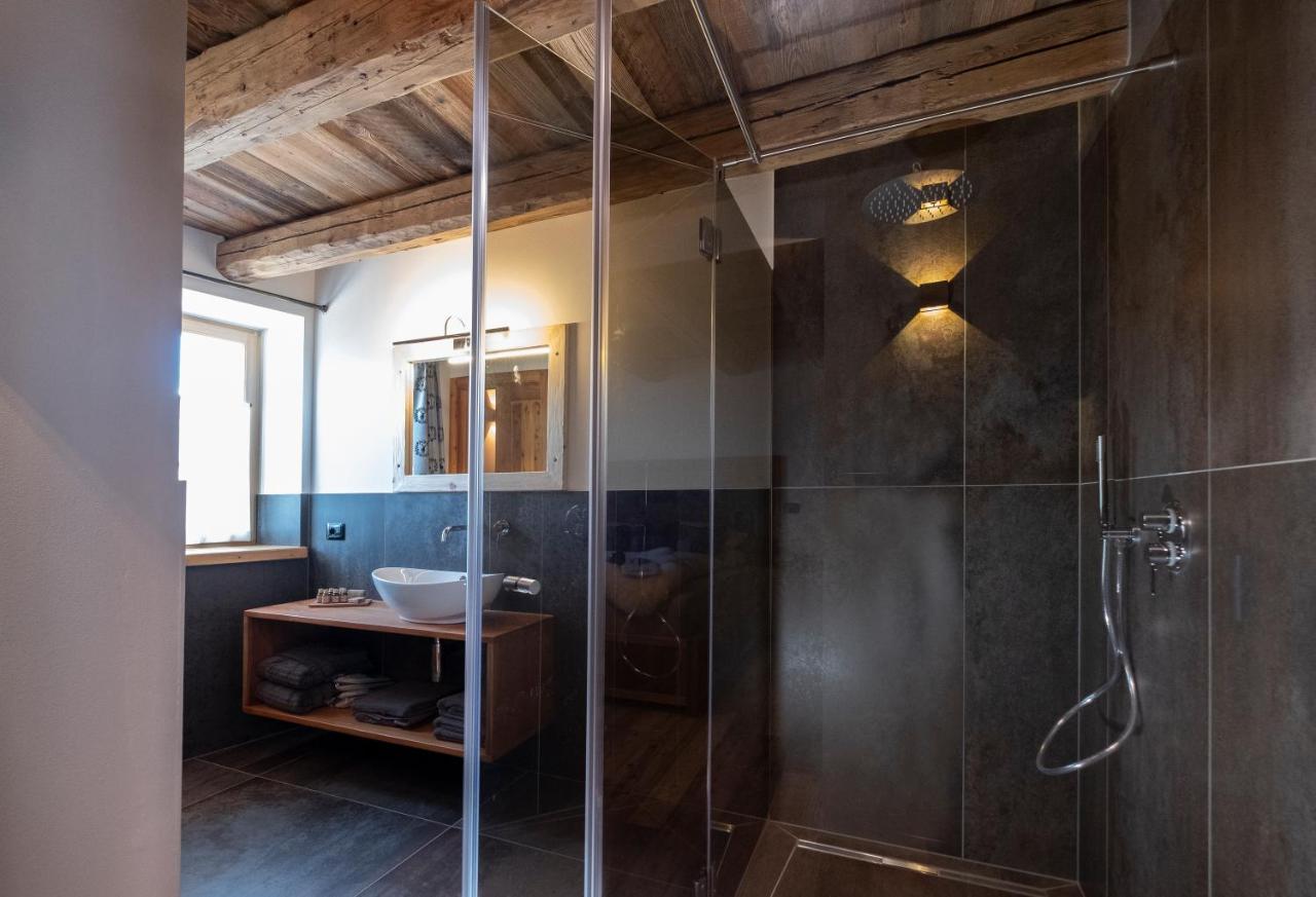 Grizzly Haus & Frosch Restaurant - Teritoria Bed and Breakfast Varena Exteriör bild