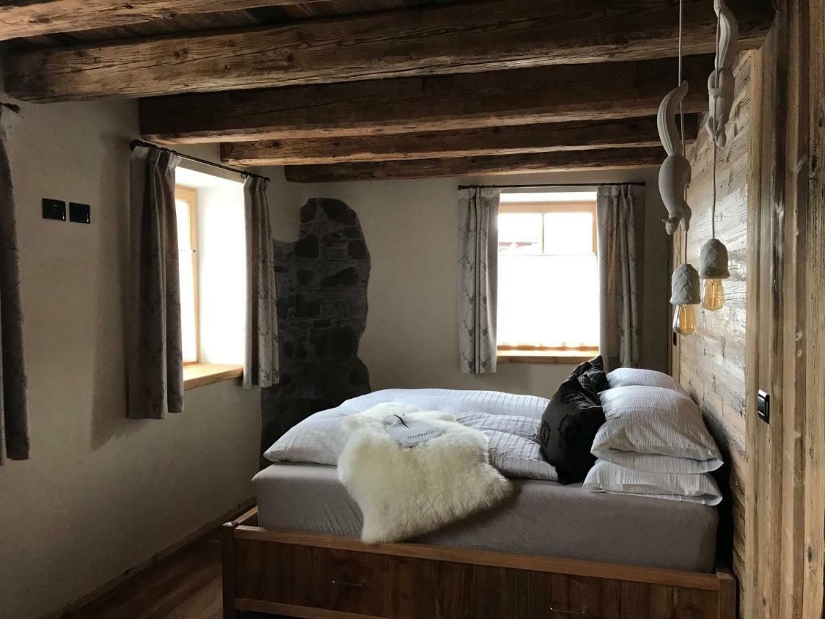 Grizzly Haus & Frosch Restaurant - Teritoria Bed and Breakfast Varena Exteriör bild