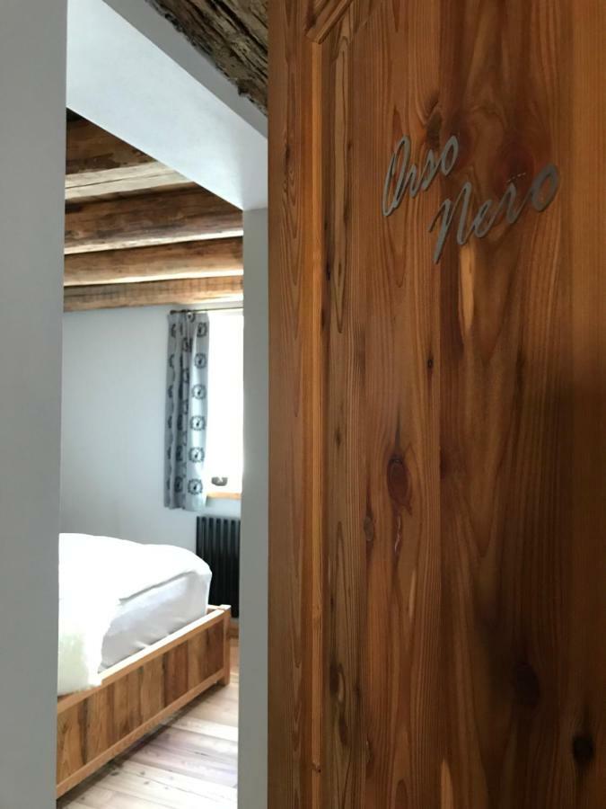 Grizzly Haus & Frosch Restaurant - Teritoria Bed and Breakfast Varena Exteriör bild