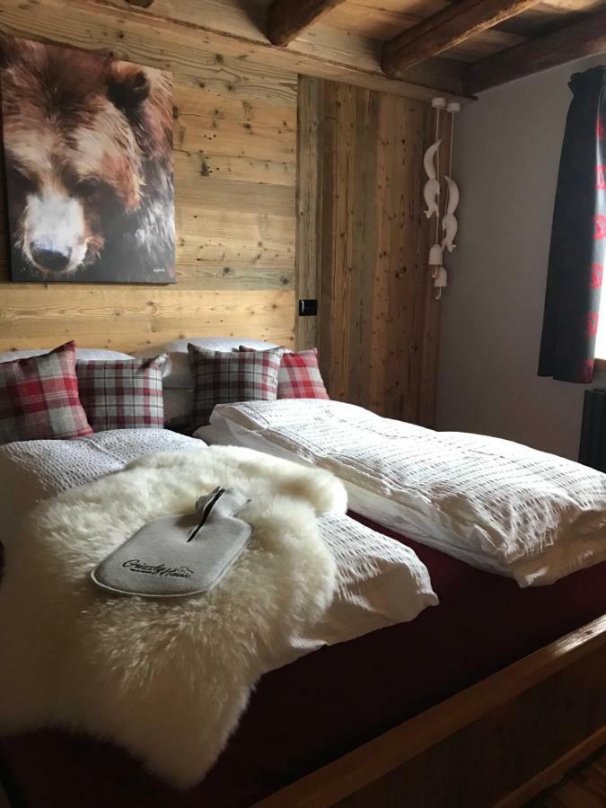 Grizzly Haus & Frosch Restaurant - Teritoria Bed and Breakfast Varena Exteriör bild