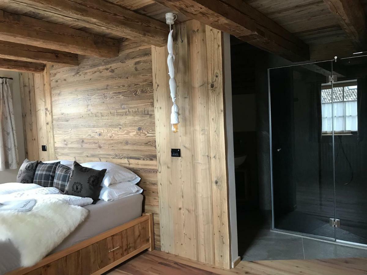 Grizzly Haus & Frosch Restaurant - Teritoria Bed and Breakfast Varena Exteriör bild