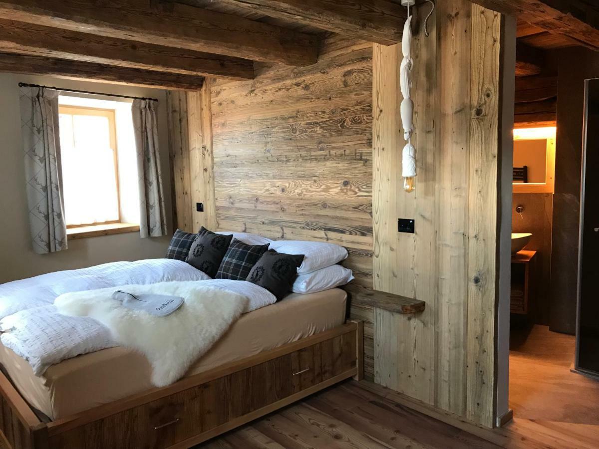 Grizzly Haus & Frosch Restaurant - Teritoria Bed and Breakfast Varena Exteriör bild